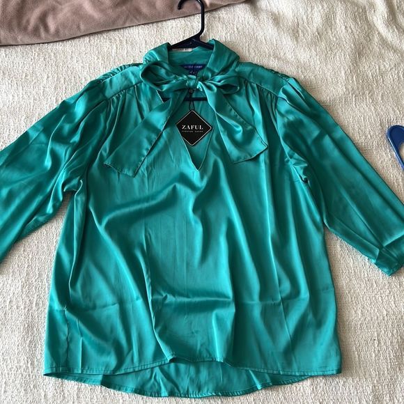 Flowy turquoise blouse/ adjustable bow - Picture 3 of 5